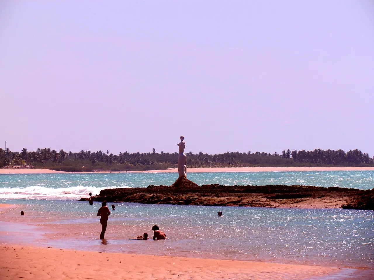Monumento da Praia da Sereia